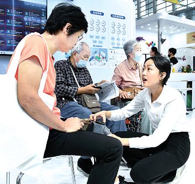 龄化 着力推动银发经济高质量发展不朽情缘试玩网站积极应对人口老(图2)
